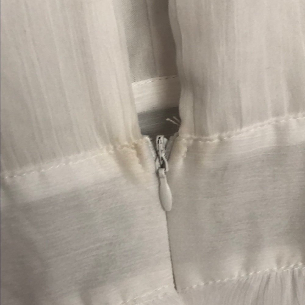 White romper - Picture 4 of 8